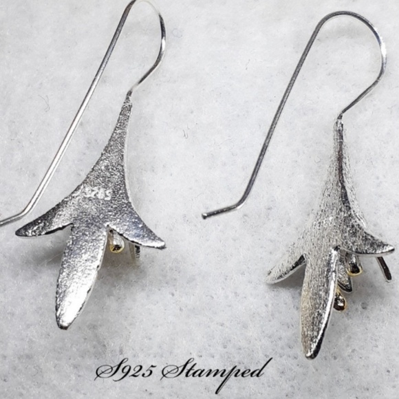 🎀925 Lily Drop Earing - Picture 6 of 6